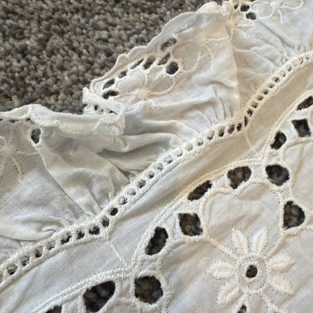 Vintage White Cotton Dresser Scarf Doily Embroidered Floral Lace Trim 14